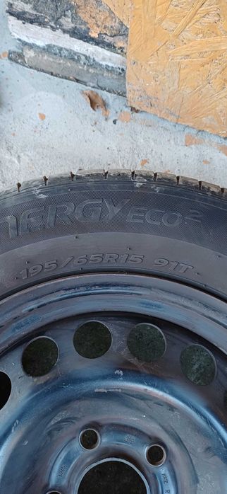 Vind set 4 cauciucuri de vara cu tot cu jante de 15 cu 5 prezoane .