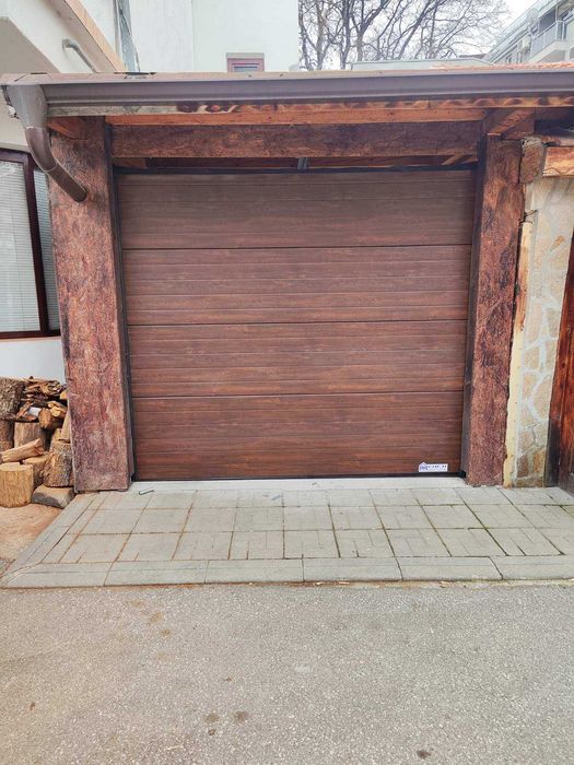 Гаражни и охранителни ролетни врати
