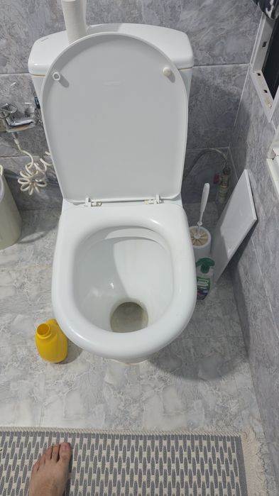 Унитаз  и ванна  состояние хорошее