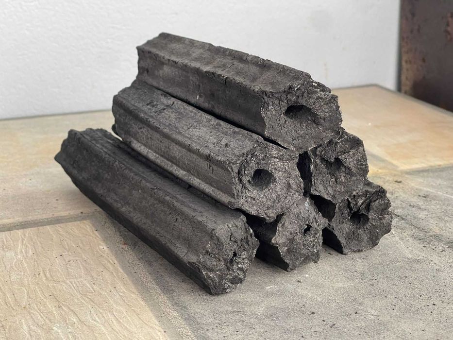 13kg carbuni rosii  si 1 lana si 1 Cana si 1 Cleste si 1 Perie