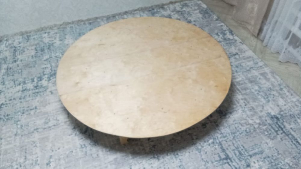 Стол круглый .      .