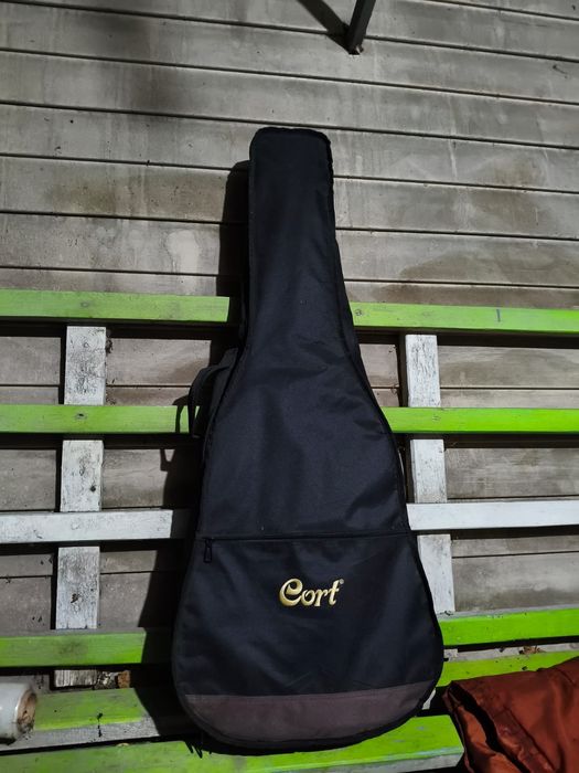 Продам гитару Cort