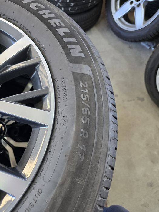 2 Броя 215/65/17 Michelin 6,5mm 25dot