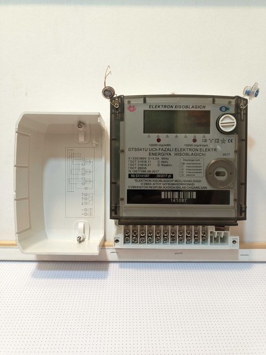 220V, 380V. Hisoblagich. Счетчик электроэнергии.