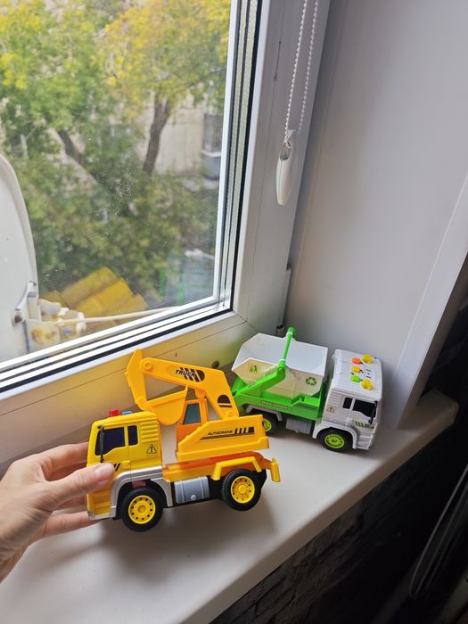 Детские игрушки машинки