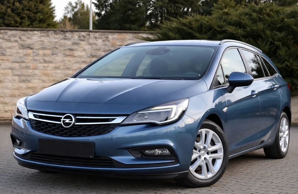 Opel Astra 2017 LED Navigatie Senzor Parcare Scaune  si Volan Incalzit