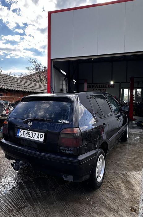 Голф 3  1.6.  75 коня