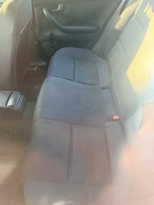 vând audi a4 b6 1.8 benzină