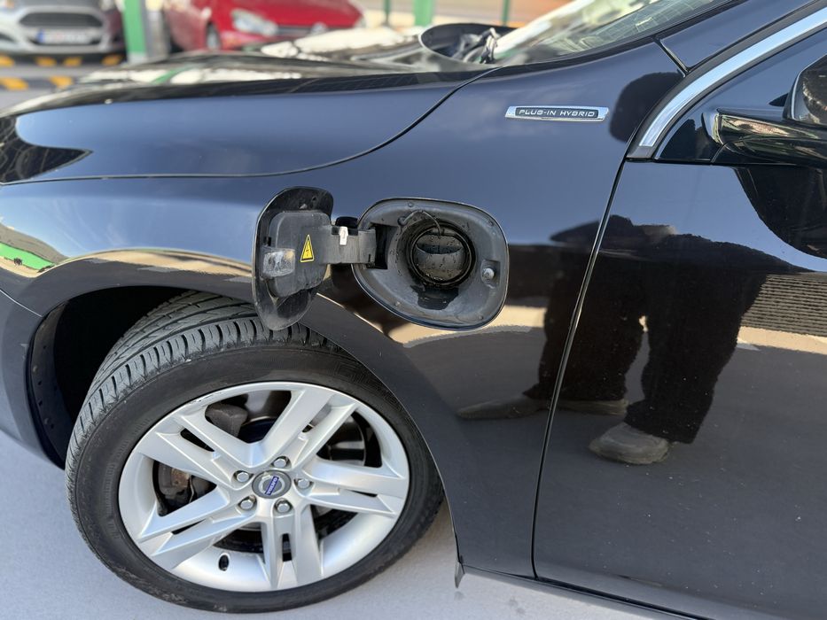 Volvo V60 Plug-in HYBRID/2.4AWD/12.2013/Navi/PIELE/GARANTIE/RATE