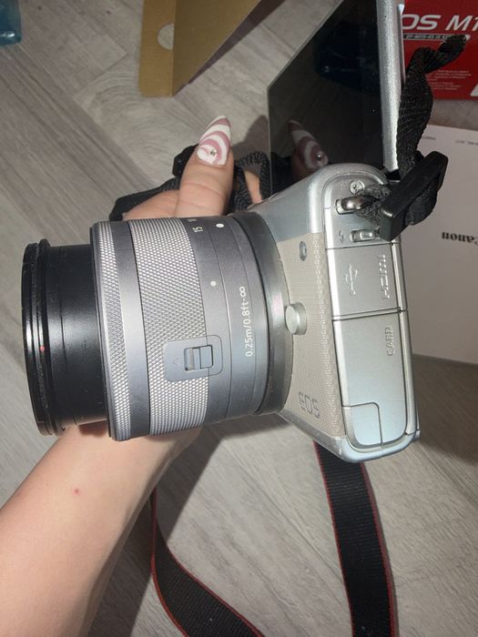 Фотоапарат Canon EOS M100 + обектив 15-45mm | 24MP | Въртящ екран