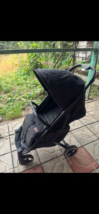 Продам прогулочную коляску в отличном состояний