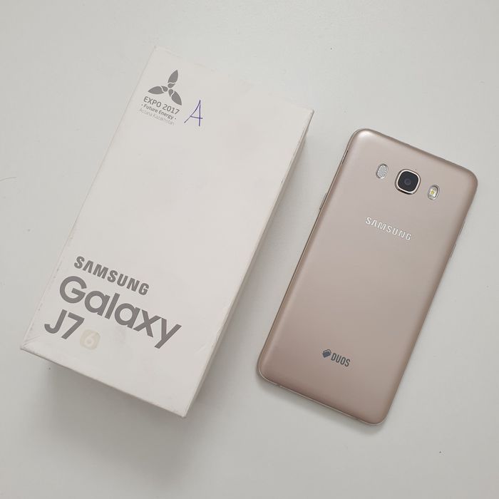 Сотовый телефон Samsung Galaxy J7