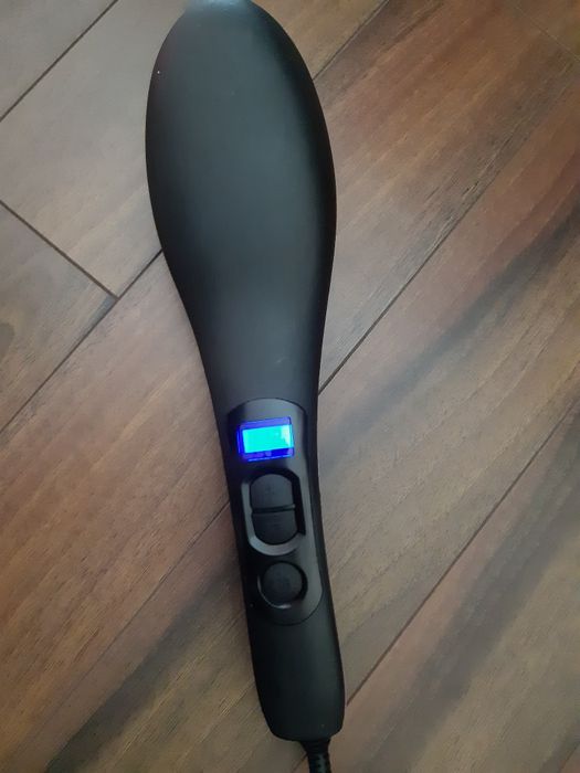 Vând perie pentru îndreptat parul