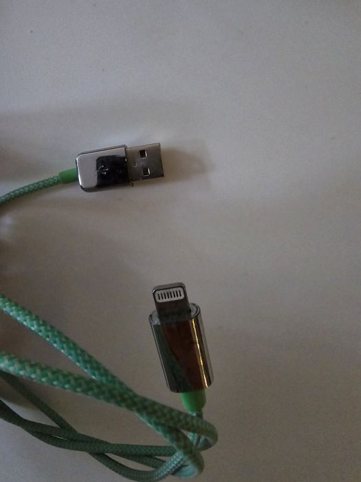 Husa carcasa IPhone 6 cu inchidere magnetica si cablu