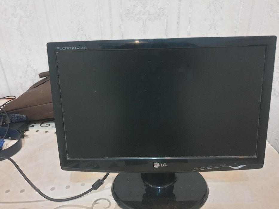 Манитор прадаётся LG в хорошим состоянии
