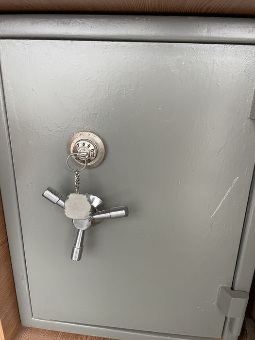 Сейф металлический , шкафчик для сейфа