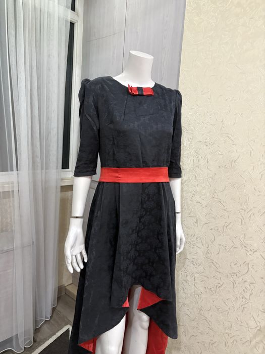 Продам нарядные платья