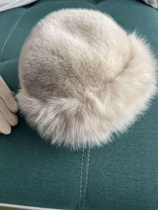 Зимна пухена шапка