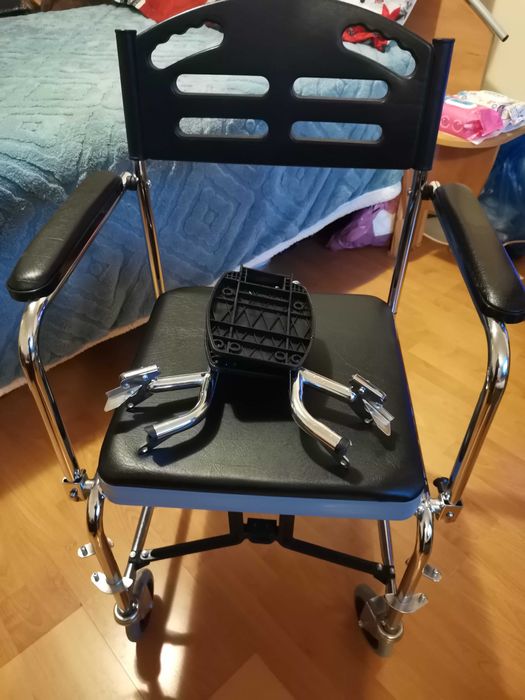 Санитарен стол за тоалетна и баня. Проходилка. Надстройка за тоалетна.