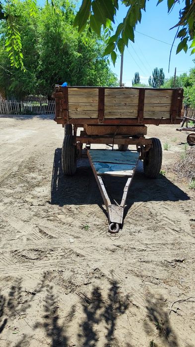 Трактор тележка сока