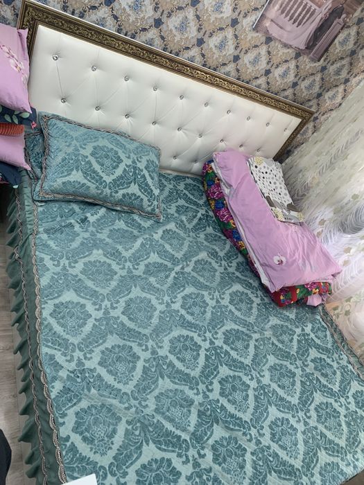 Двух спальный кровать