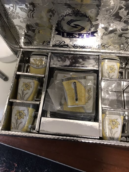 Продается кофейный ( чайный) сервис на 6 персон . Пр Чехия. 24 карат з