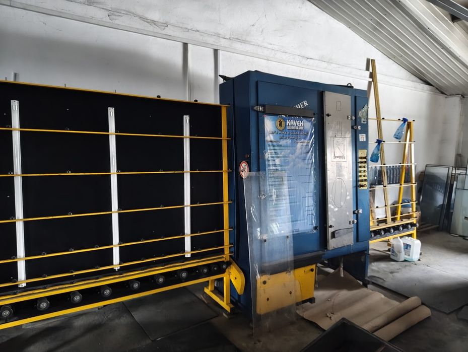 Vînd mașină spălat geamuri termopan  sticla 3200  euro negociabil