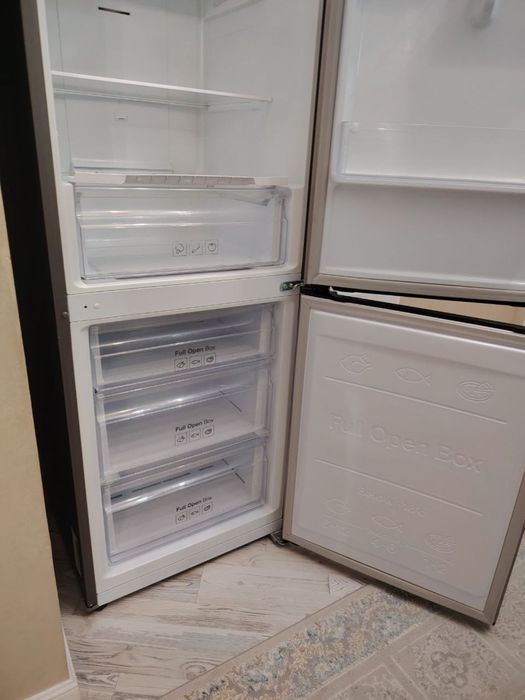 Холодильник Samsung