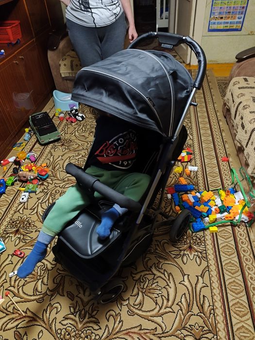 Продается коляска с 3 позициями в хорошем состоянии + в подарок матрас