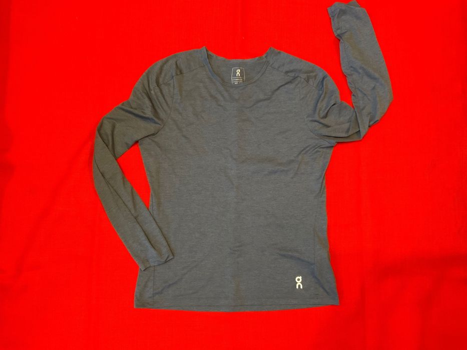 On Cloud- оригинална  блуза размер м