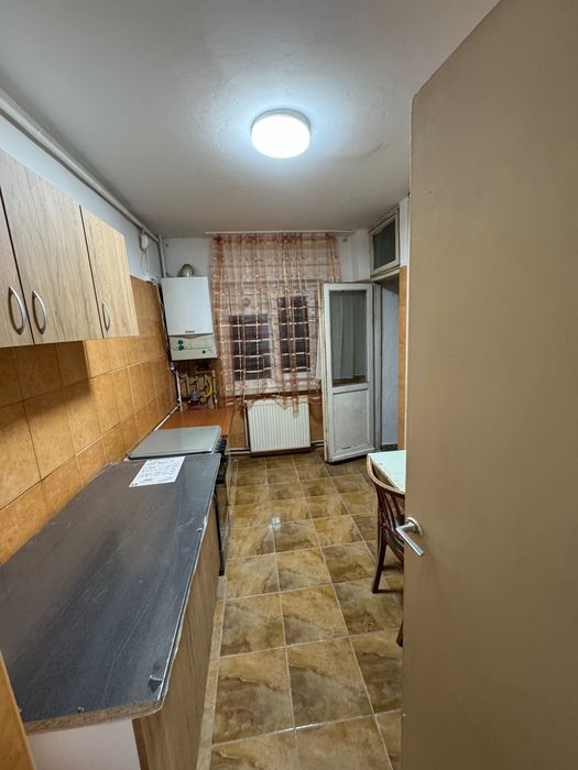 Ofer spre închiriere apartament cu 2 camere in zona 1 Mai, la M-uri