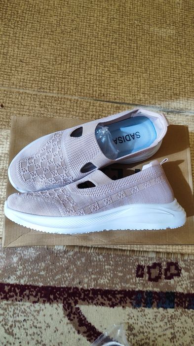 Продам новые макасины