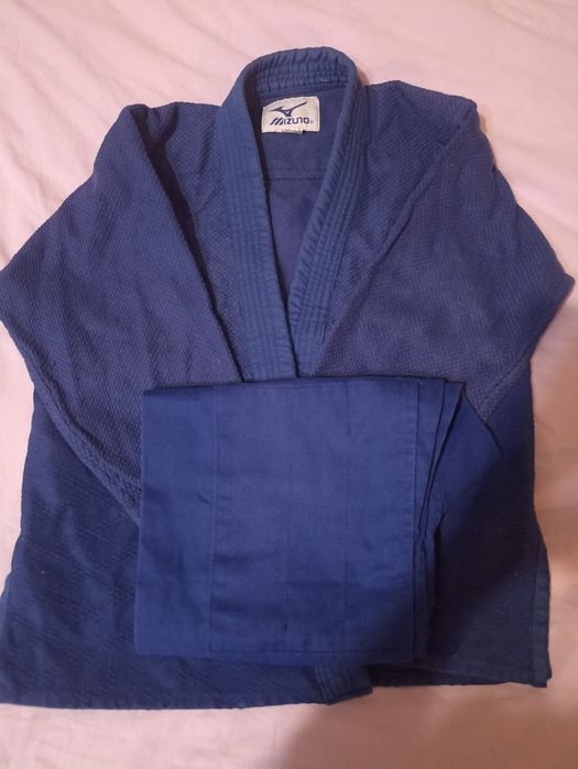 Продам кимоно на 8-9 лет