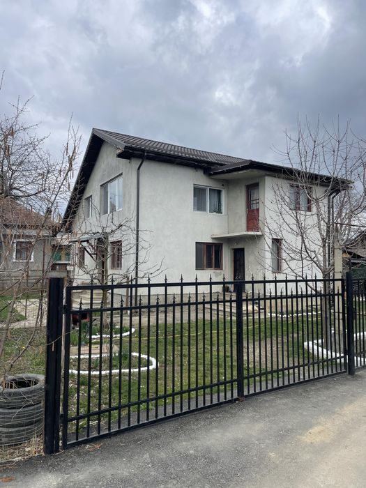 Apartament 4 camere separat complet si curte 230mp - totul individual