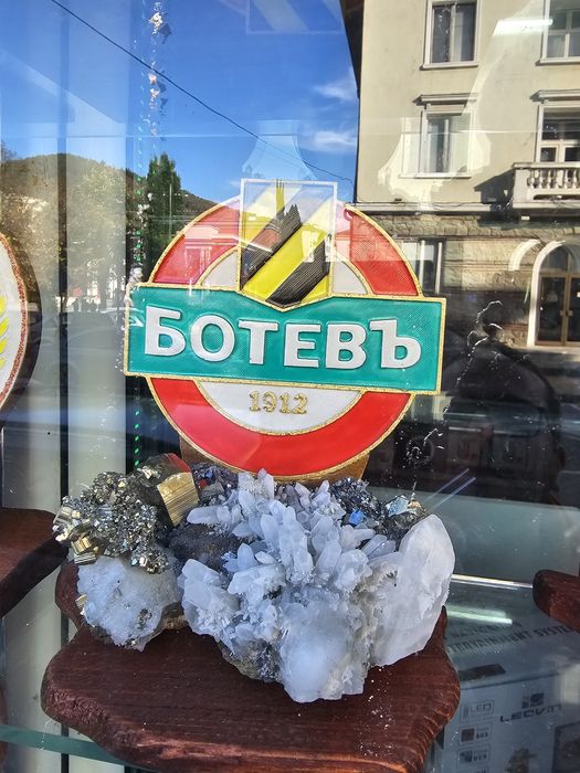 Изработка на футболни емблеми с кристали