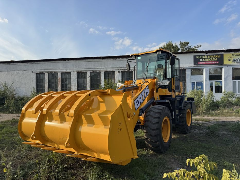 Погрузчик 2-х куб новый