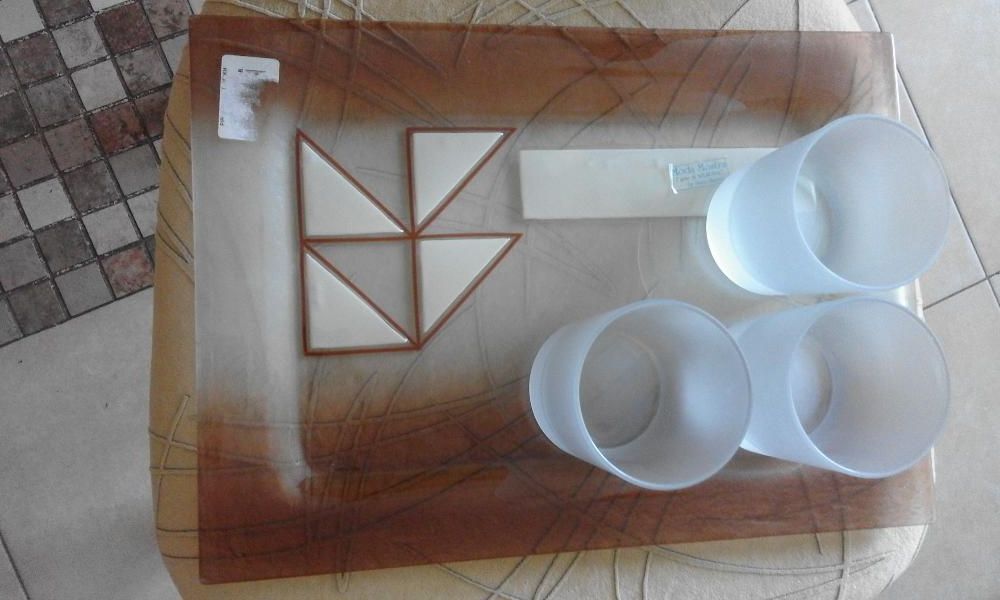 Нов комплект поднос и 6 чаши, в кутии, стъкло мурано, 2 бр.