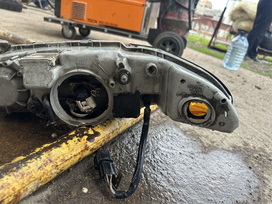Передняя фара Mitsubishi Eclipse 2
