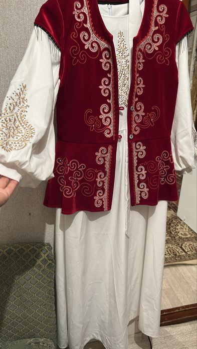 Продам платье и кажекей