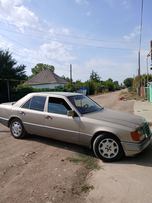 Продаю мерс хорошом состояние сел и поехол