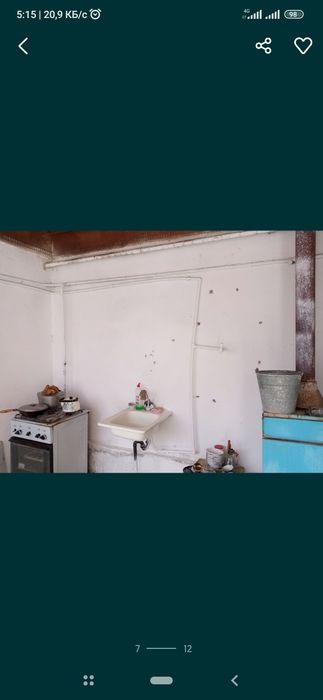 Уй сотилади (ховли) Карши шахри марказида, икки этажли. Пишган гиштдан