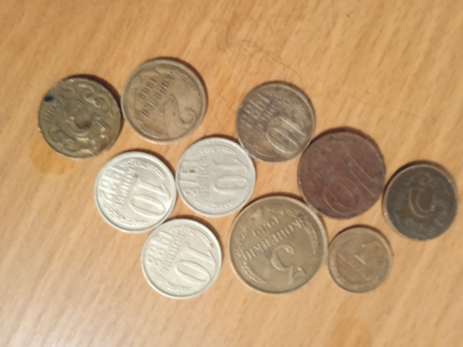 Продам старые манеты за 8000 тысяч тенге