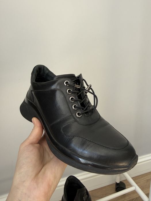 Кожаные кроссовки