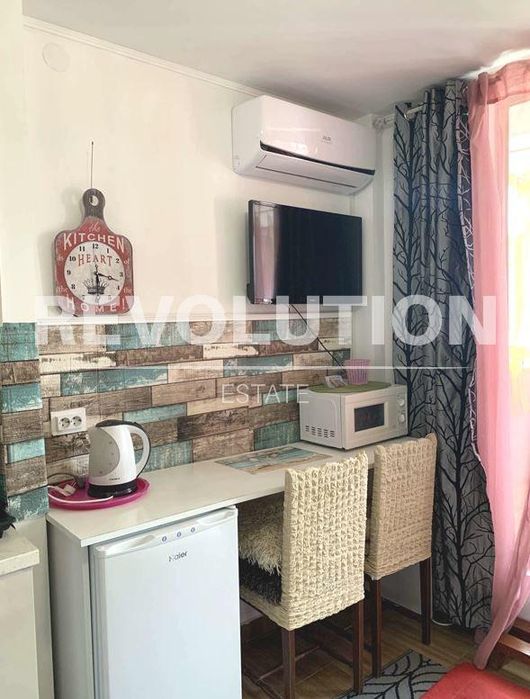 Дава се под наем Едностаен апартамент в Варна, Окръжна болница - 20 кв.м за 375 € - Снимка #1