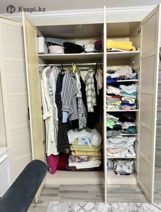 Шкаф большой вместительный