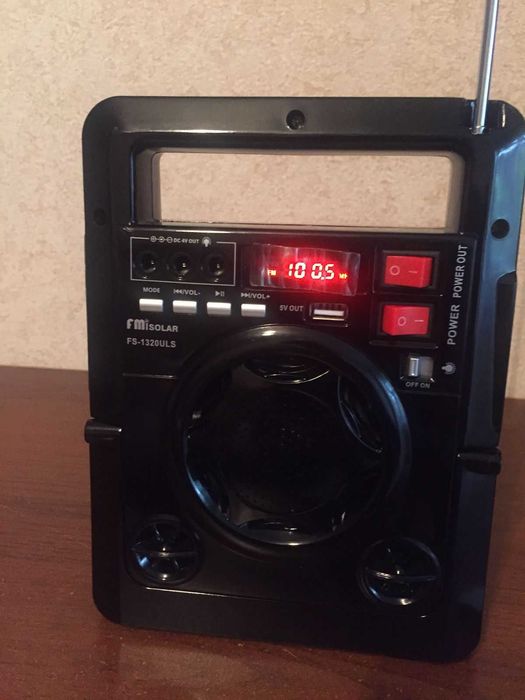 Радиоприемник проигрыватель через Bluetooth, USB, Micro CD с фонарем