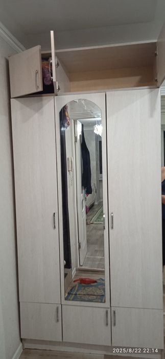 Продам прихожую шкаф