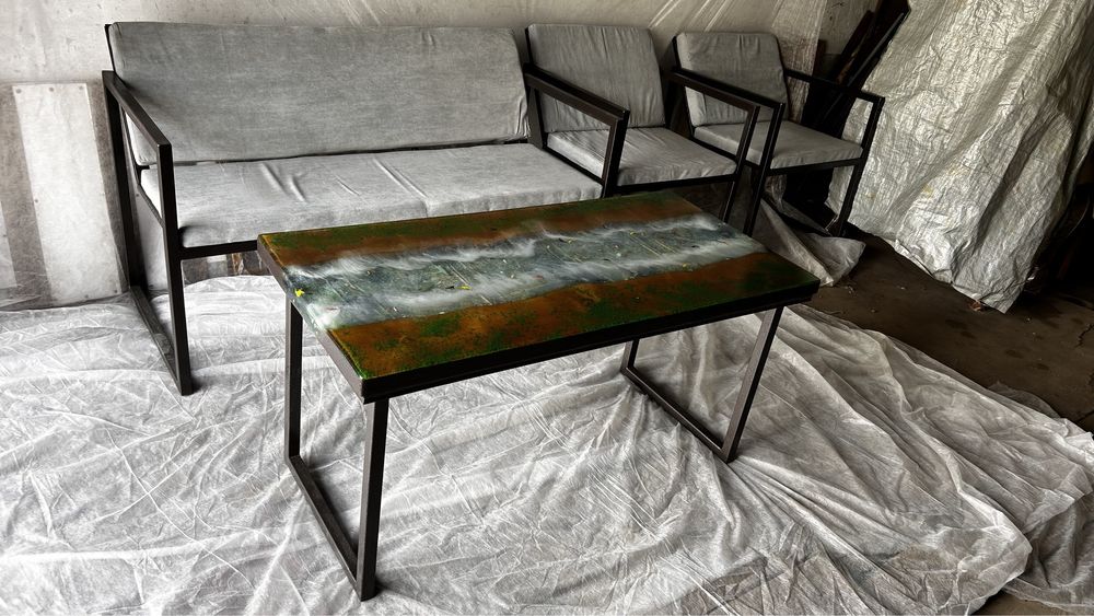 Стол из эпоксидной смолы