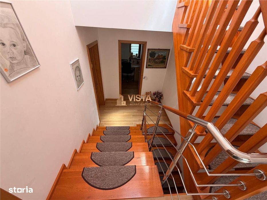 Casa tip duplex, zona Centru