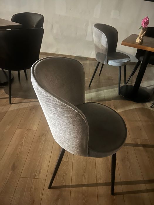 Продавам трапезарни столове